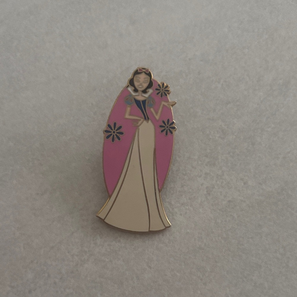 Pink Snow White pin Vintage ! RARE